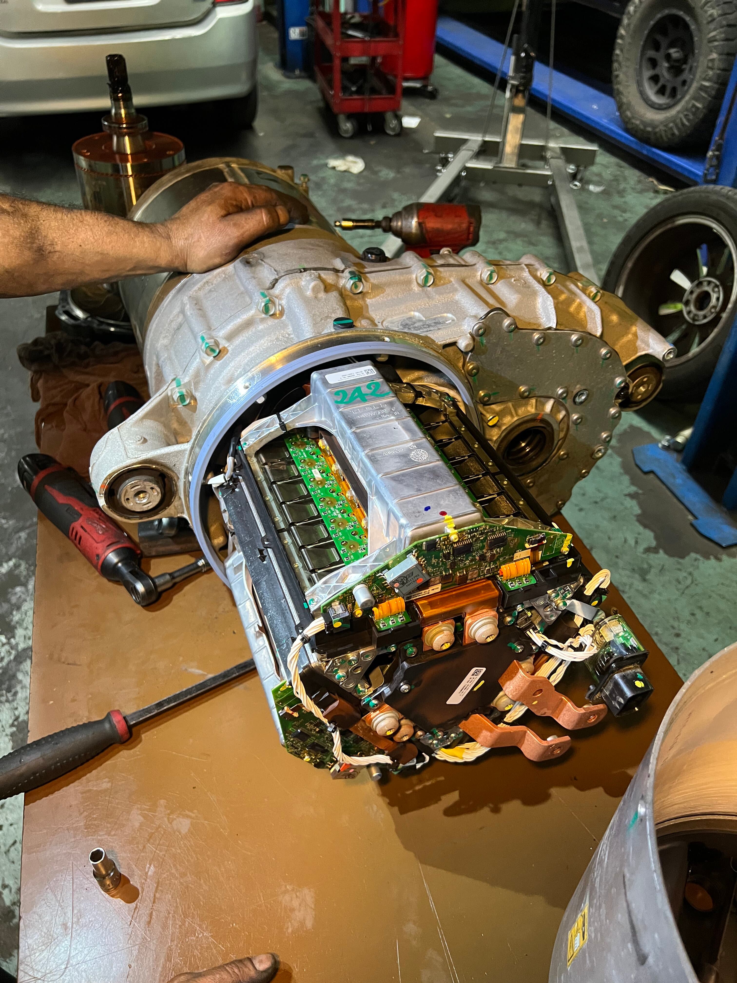 Tesla Motors and Drive Units Services: - Image 3